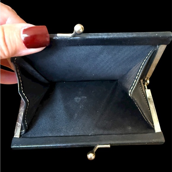 Vintage Dooney and Bourke Wallet with Kiss Lock Closure - Picture 4 of 9